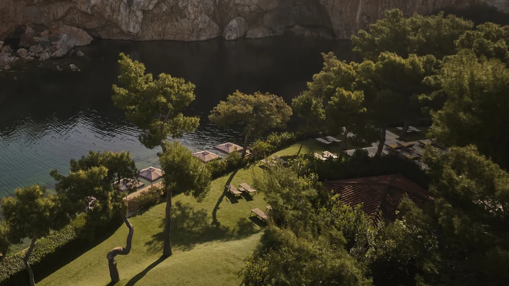 Wedding in Greece, Event planner in Greece, Event planner in Athens, Wedding in Athens, Destination wedding in Greece, Best event planners in Greece, Luxury wedding in Athenian Riviera, Wedding flowers, Wedding party, Wedding Reception, Lake Vouliagmeni, Mirrors, Orchids wedding, All white wedding in Athens, Floral design